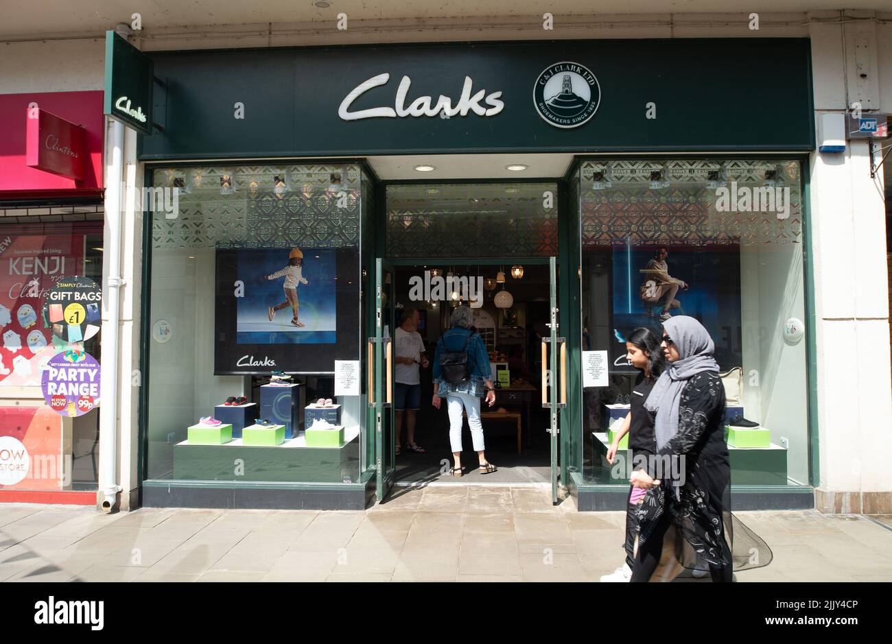 Uk clarks shoe shop hi res stock photography and images Page 3 Alamy