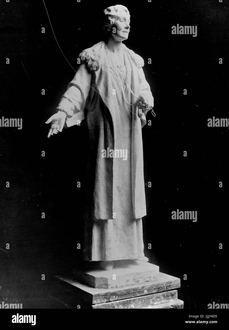Picture statue suffragette leader emmeline pankhurst hi-res stock ...