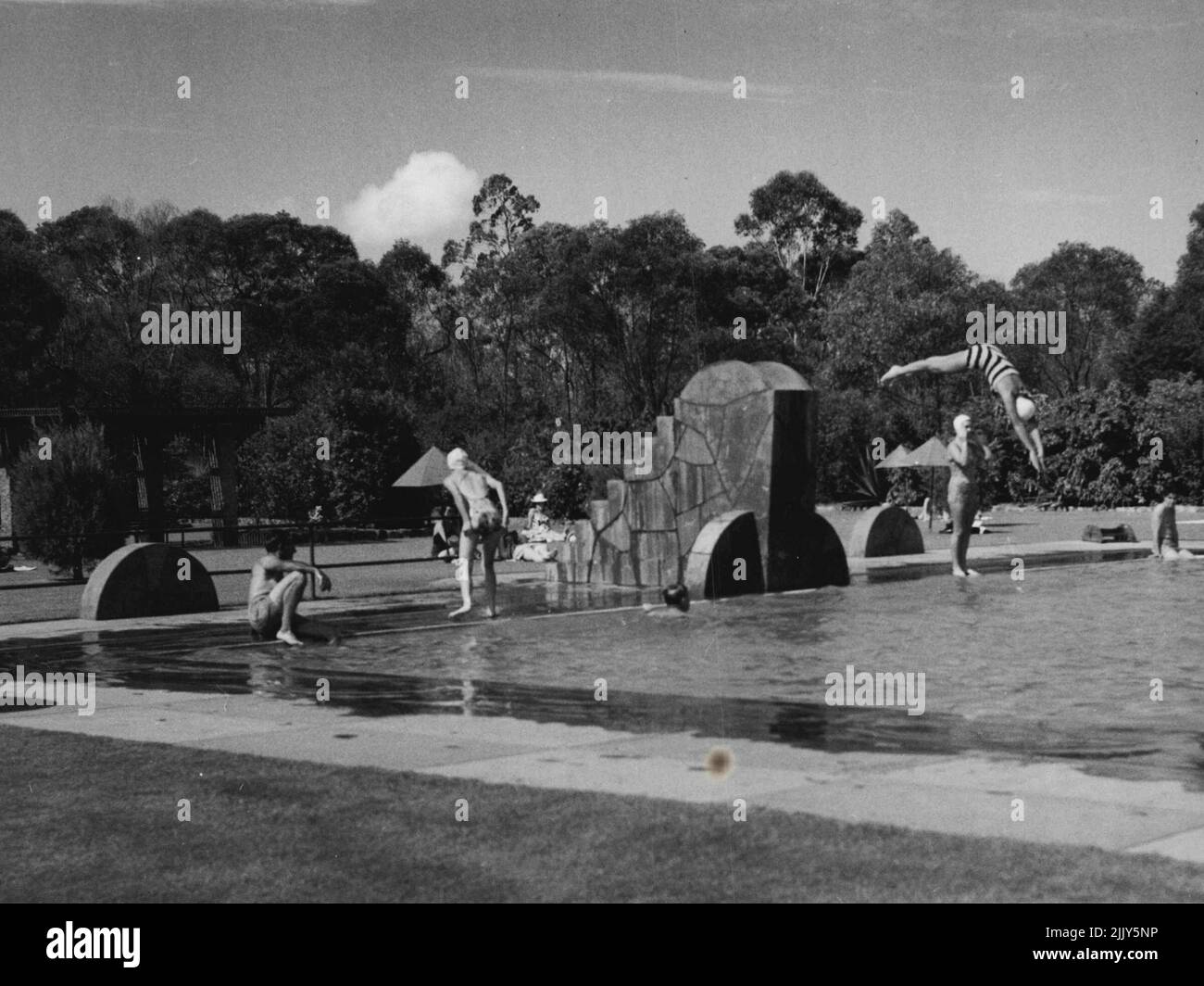 Oasis Swimming Pool - Brisbane And Suburbs. June 01, 1953. (Photo by David R. Jones). Stock Photo