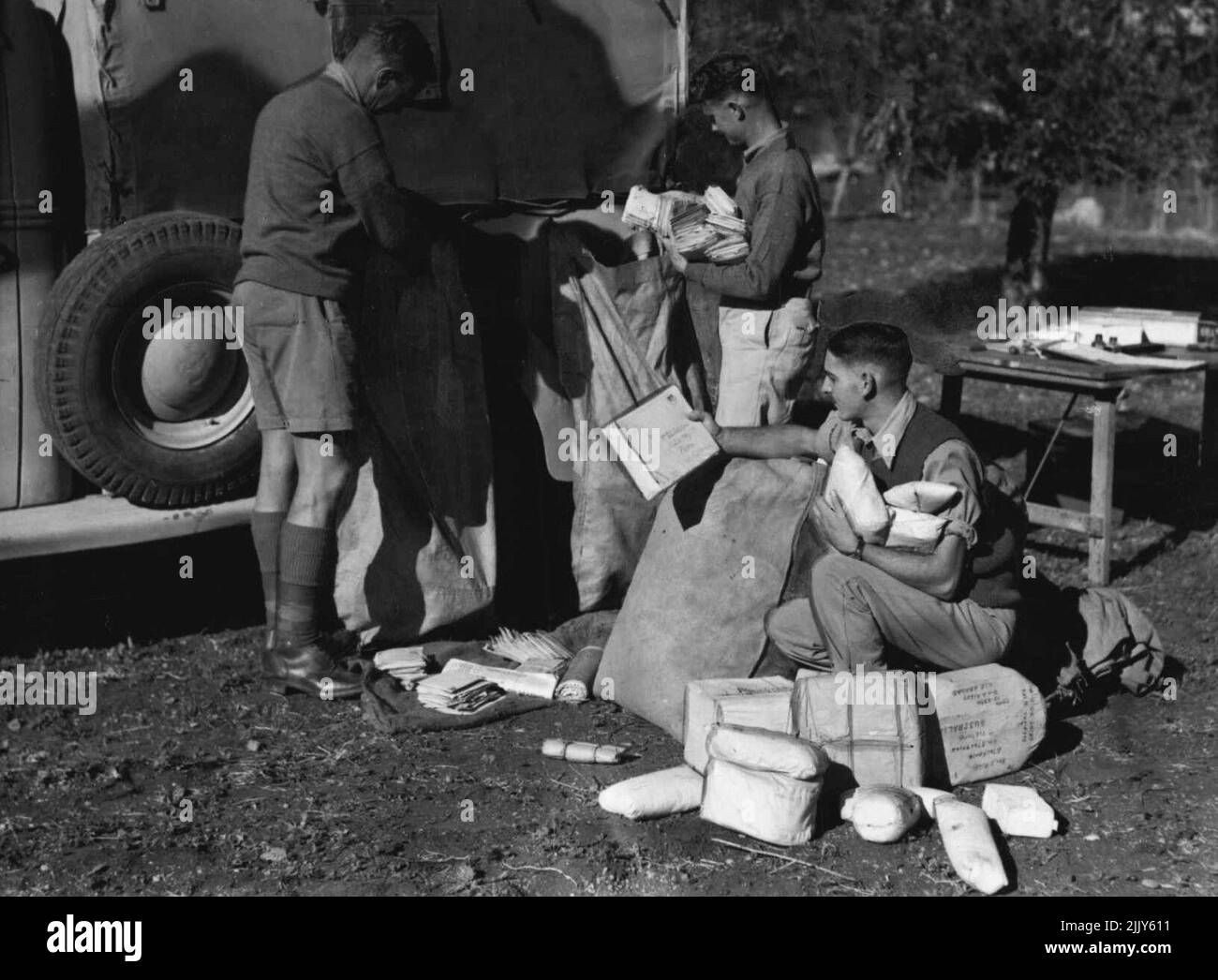 Postal-Letters-Parcels Etc. - Australian Military. May 18, 1942. (Photo by A.I.F Photograph). Stock Photo