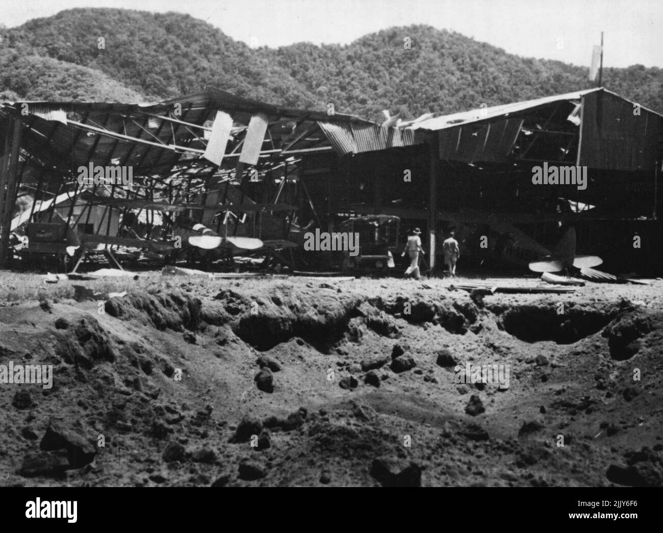 Bomb hangers hires stock photography and images Alamy