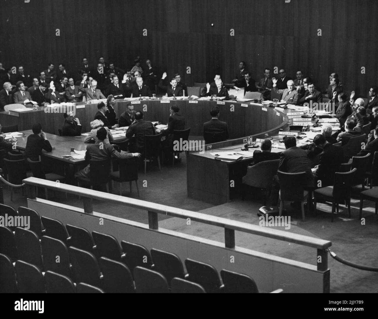 United nations headquarters 1946 Black and White Stock Photos & Images ...