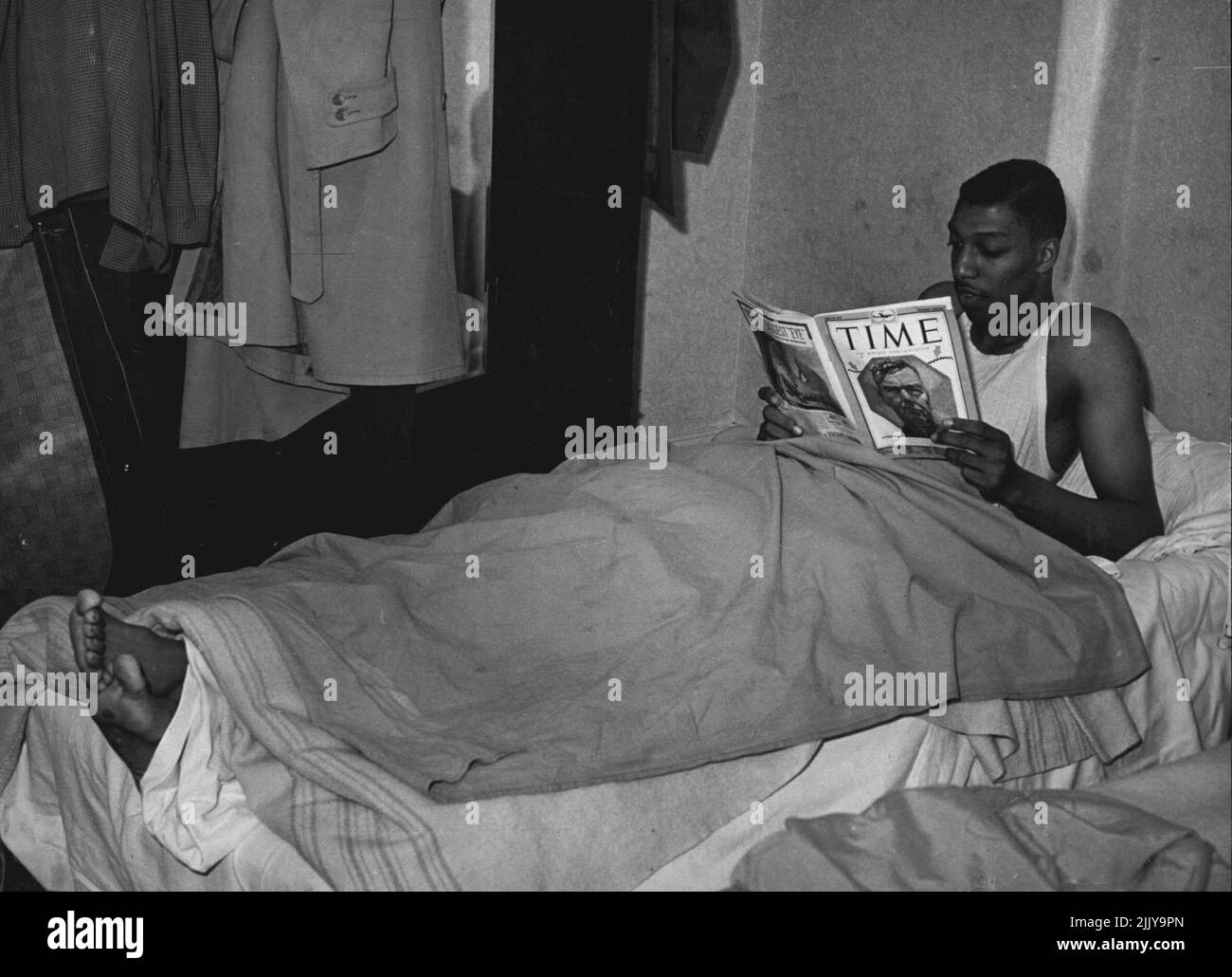 Tallest man bed hires stock photography and images Alamy
