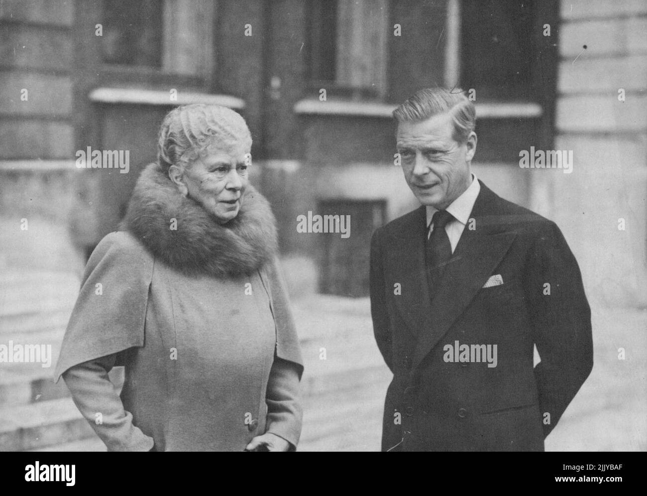 Duke Of Windsor Meets His Mother -- For the first time in nine years the Duke of Windsor and Queen Mary met. The Duke is staying with his mother at Marlborough House during his stay in this country. Queen Mary and the Duke of Windsor. June 02, 1947. (Photo by Sports & General Press Agency Limited). Stock Photo