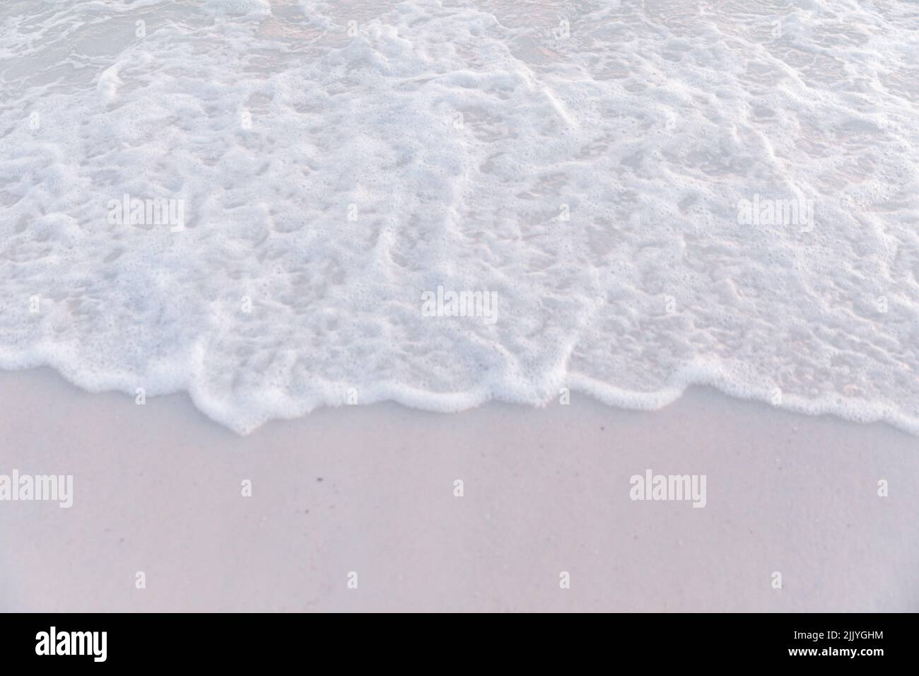 Waves crashing city hi-res stock photography and images - Alamy