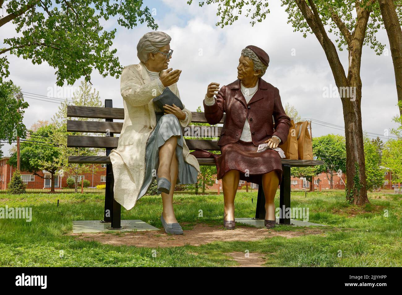 Crossing Paths, large aluminum sculpture, two elderly women on bench, talking, paper lunch bags, by Seward Johnson, Seward Johnson Center for the Arts Stock Photo