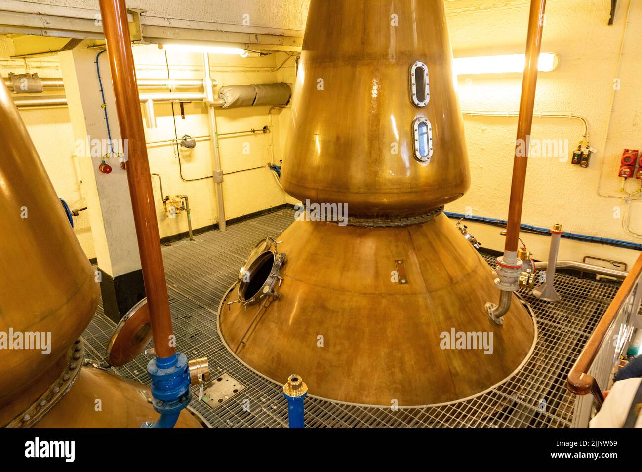 Oban whisky distillery and copper stills in the still room of the distillery to produce single malt whisky,Oban, Scottish Highlands,Scotland,UK Stock Photo