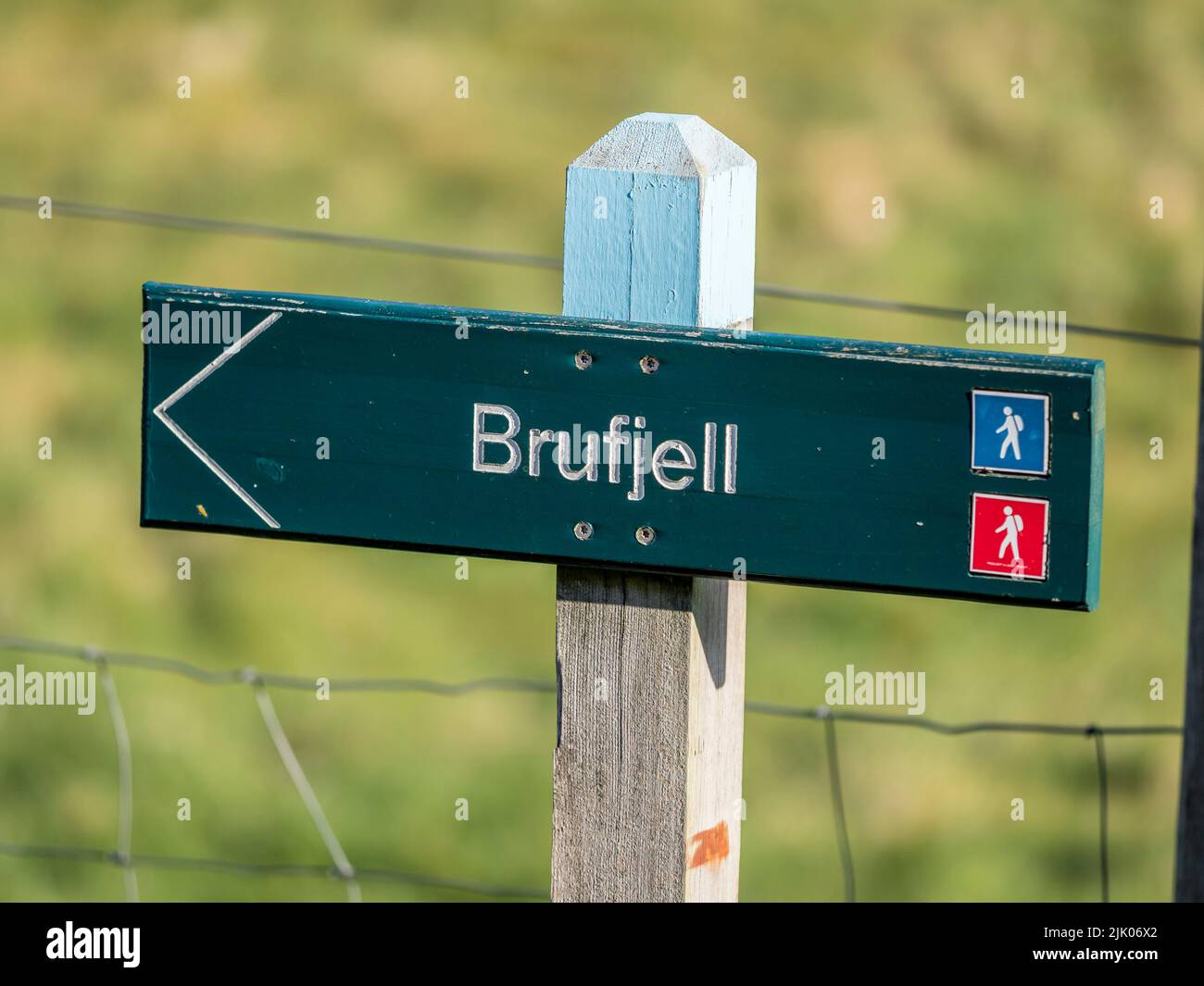 Signpost showing direction to brufjell caves, near Ana-Sira west of Flekkefjord, Norway Stock Photo