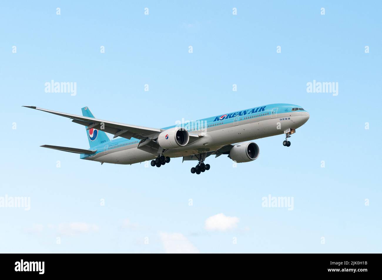 London, UK - July 29, 2022 - Korean Air Boeing 777 land at Heathrow airport Stock Photo