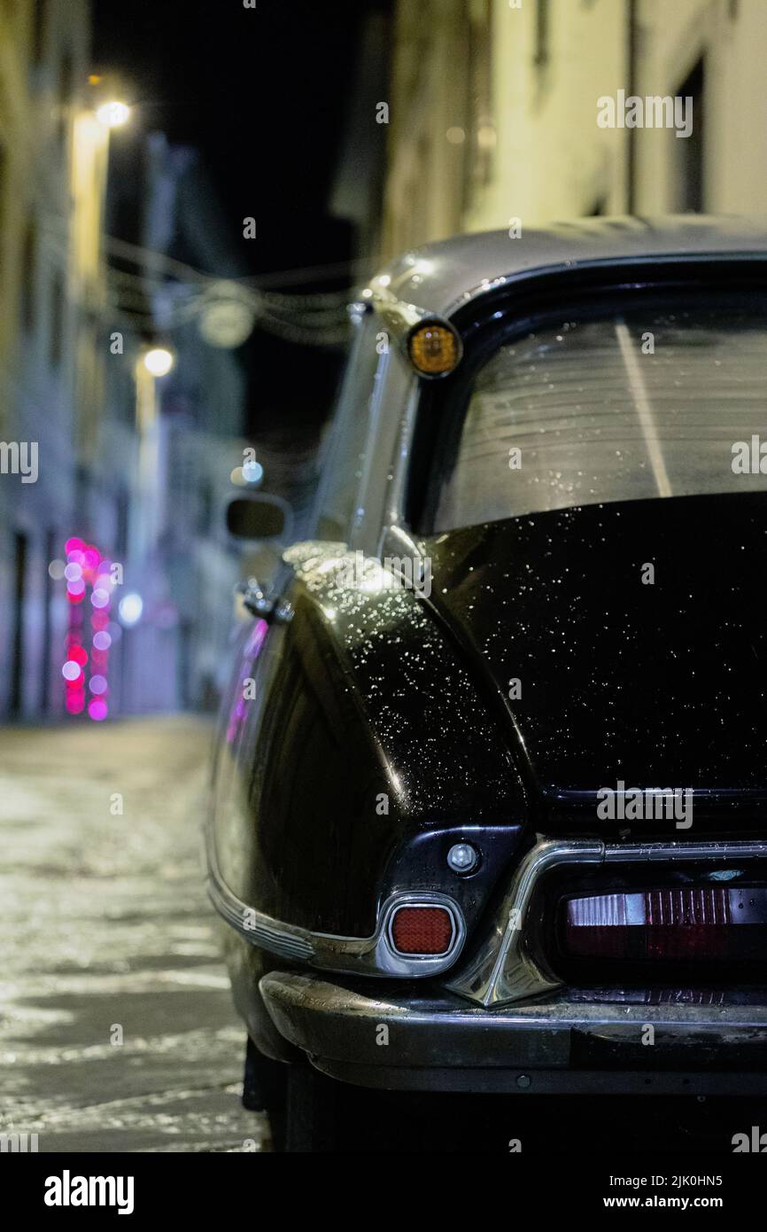 A vertical shot of a Citroen Pallas car in the street at night with raindrops Stock Photo