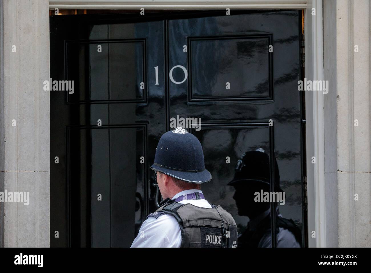 Police Officer outside Number 10 Downing Street, London, UK.Amanda Rose/Alamy Live News Stock Photo