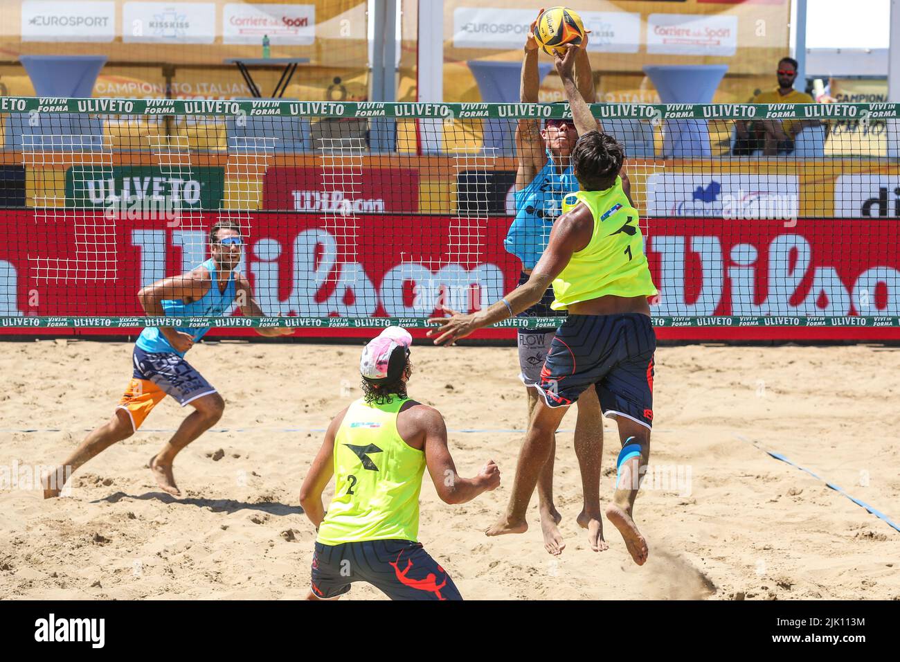 Termoli, Italy. 29th July, 2022. Polo Ingrosso blocks to wall Andrea Lupo  during Campionato Italiano Assoluto Gold (day1), Beach Volley in Termoli,  Italy, July 29 2022 Credit: Independent Photo Agency/Alamy Live News