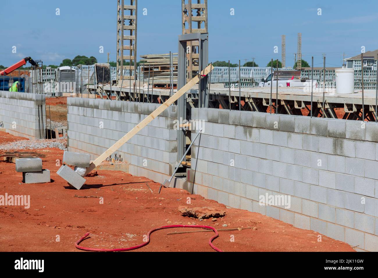 Installing scaffolding to preparing for mounting walls of concrete
