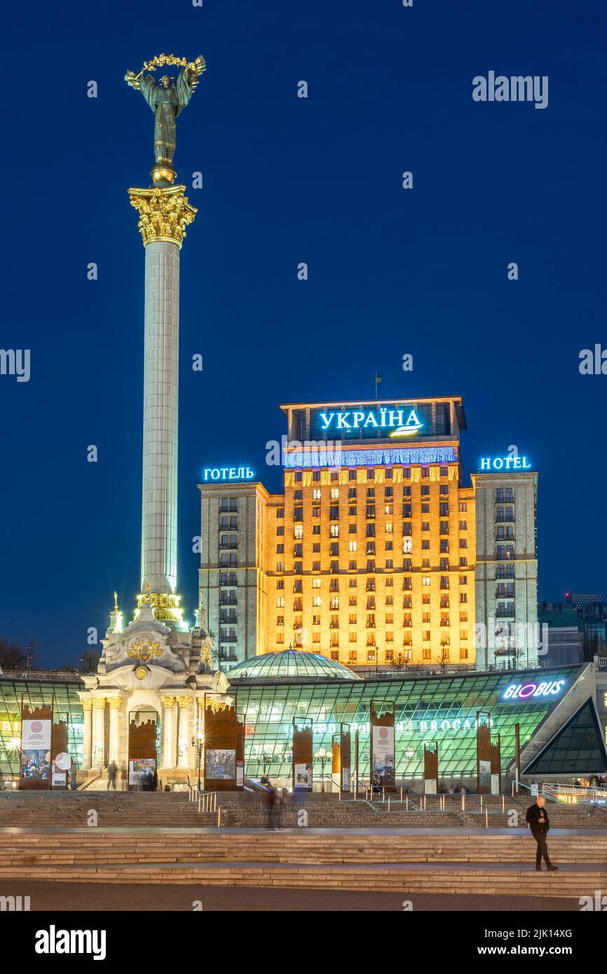 Kyiv's Independence Monument and Hotel Ukraine during blue hour, Kyiv (Kiev), Ukraine, Europe Stock Photo