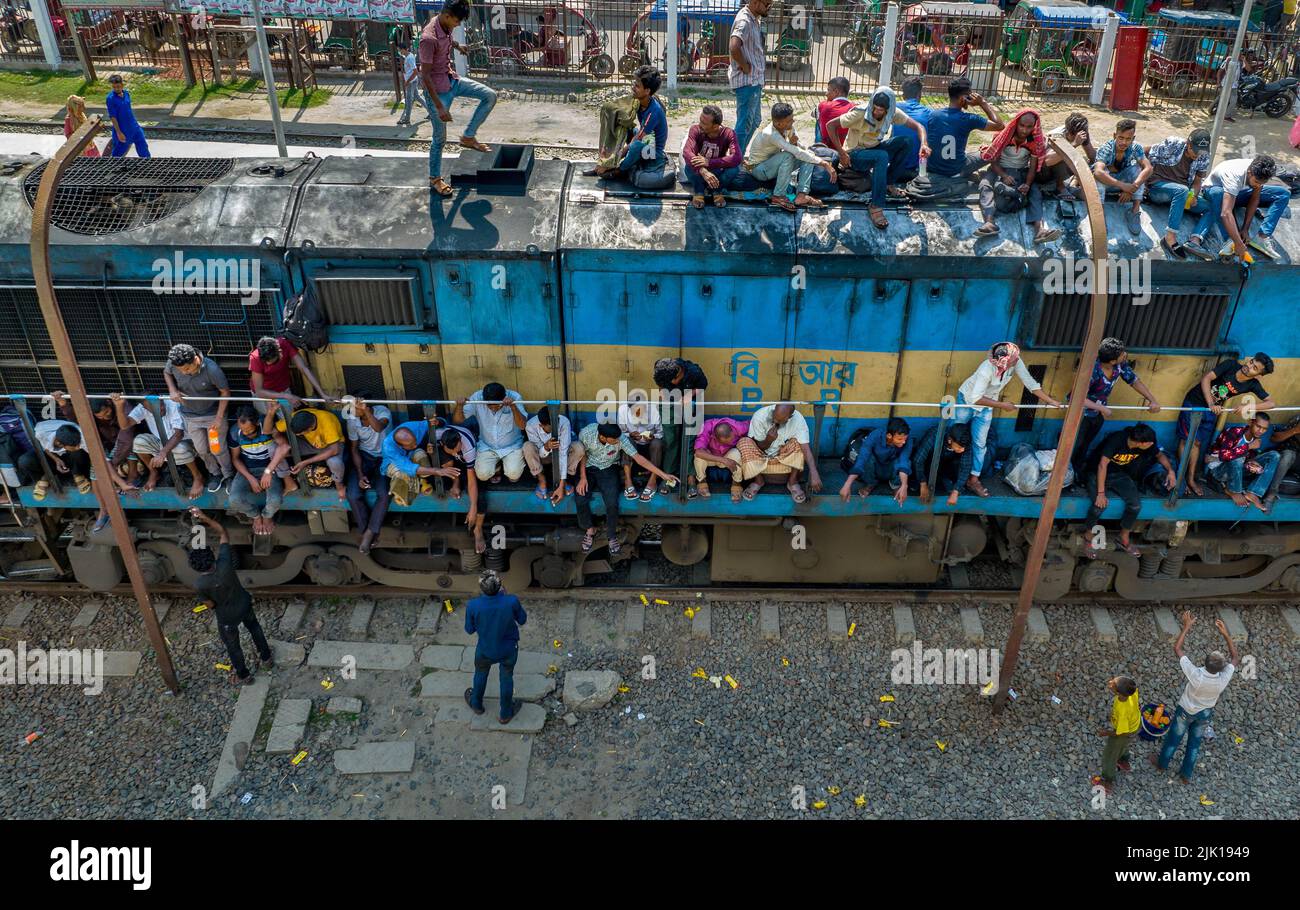 Overcrowded train in Bangladesh Stock Photo