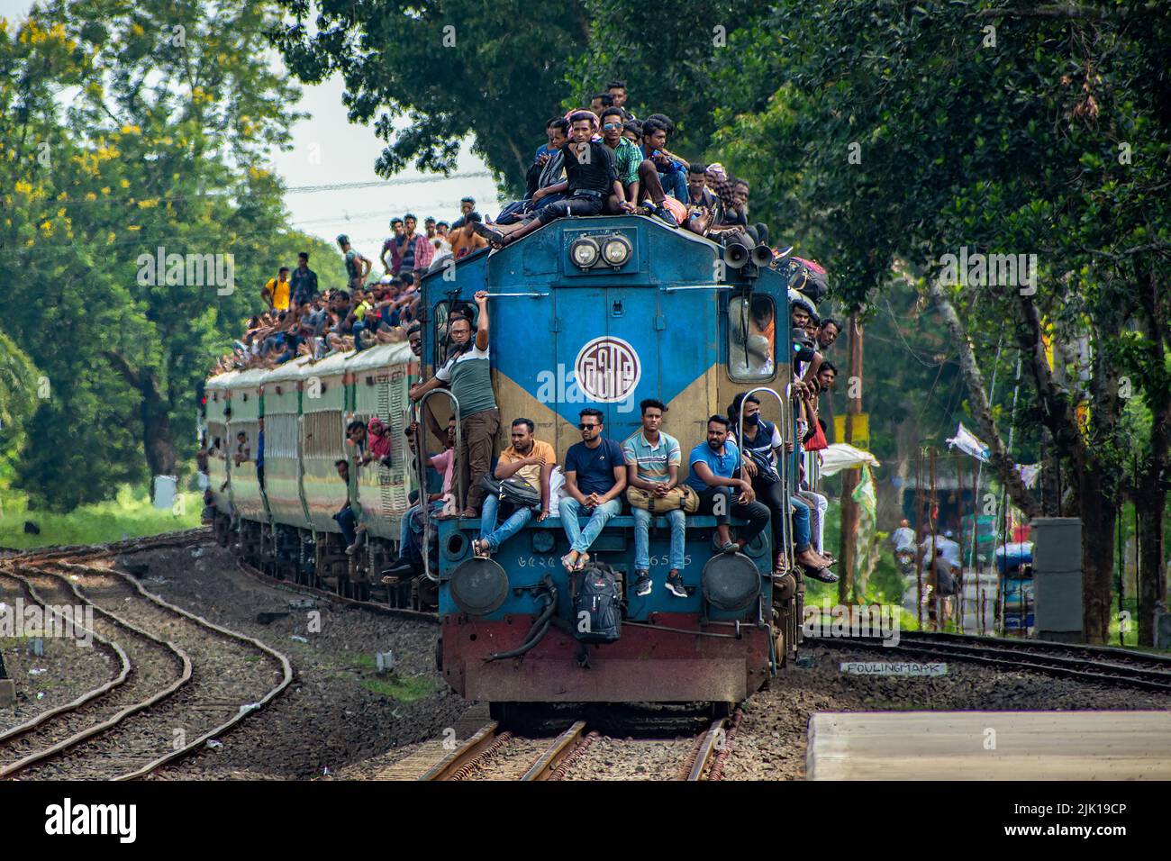 Overcrowded train in Bangladesh Stock Photo Alamy