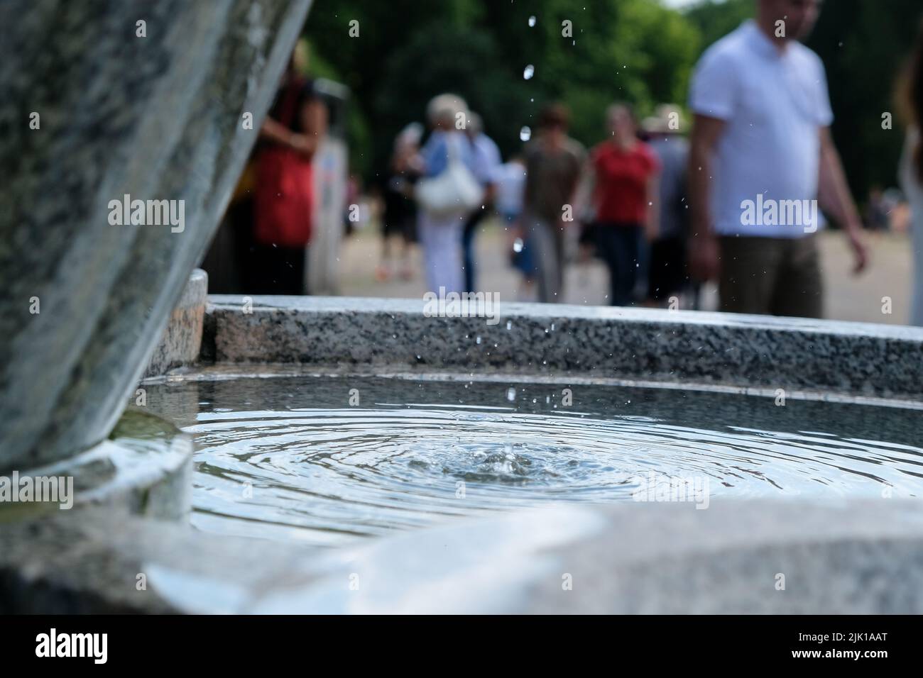 Green Park, London, UK. 29th July 2022. UK Weather: drought warnings for parts of the UK. water fountain in Green Park, London. Credit: Matthew Chattle/Alamy Live News Stock Photo