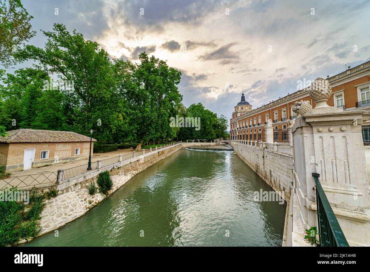 River Tagus as it passes through the royal palace of Aranjuez on a cloudy day at dawn. Spain. Stock Photo