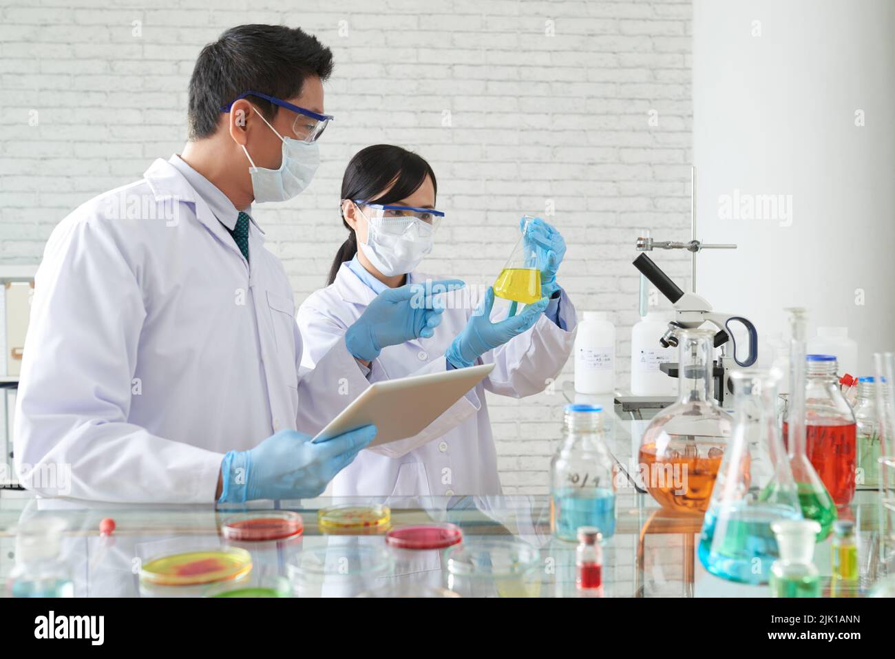 Laboratory specialist hi-res stock photography and images - Alamy