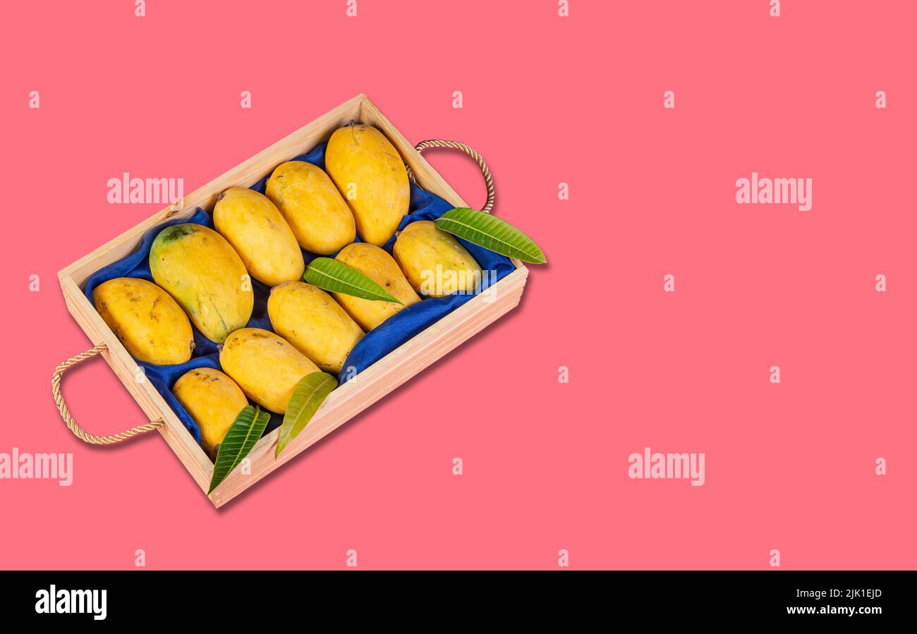 Wooden gift box full of chaunsa mangoes for your love ones. Stock Photo