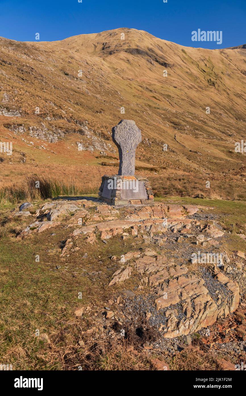 Ireland, County Mayo, Doo Lough, Famine Memorial Cross commemorating an event on March 31st 1849 when many starving people were forced to walk twenty miles or more in bad weather from Louisburgh to Delphi Lodge to attend an inspection and get famine relief. Stock Photo