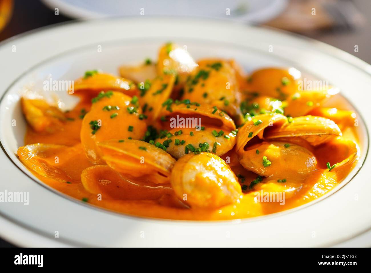Almejas a la marinera Stock Photo - Alamy