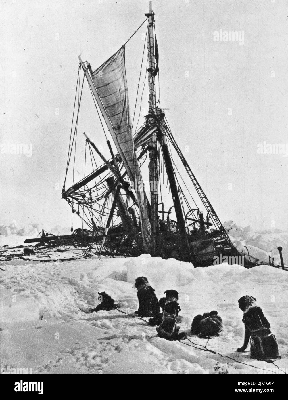 Endurance Crushed by Ice, 1915. By Frank Hurley (1885-1962). Endurance was the three-masted barquentine in which Sir Ernest Shackleton and a crew of 27 men sailed for the Antarctic on the 1914–1917 Imperial Trans-Antarctic Expedition. A year later, she became trapped in pack ice and finally sank in the Weddell Sea off Antarctica on 21st November 1915. Stock Photo