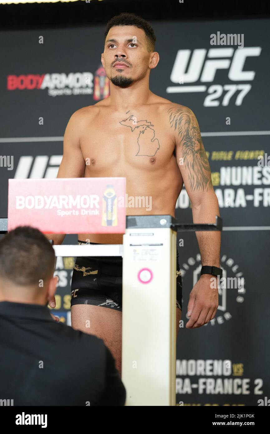 Dallas, USA. 29th July, 2022. DALLAS, TX - JULY 29: Drakkar Klose steps on the scale for the official fight weigh-in at Hyatt Regency Dallas for UFC 277: Peña v Nunes 2 on July 29, 2022 in Dallas, Texas, United States. (Photo by Louis Grasse/PxImages) Credit: Px Images/Alamy Live News Stock Photo