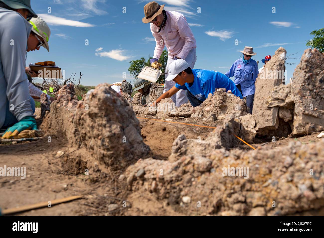 Granada, Colorado - The University of Denver Archaeology Field School at the World War 2 Amache Japanese internment camp. Camp survivors and descenden Stock Photo