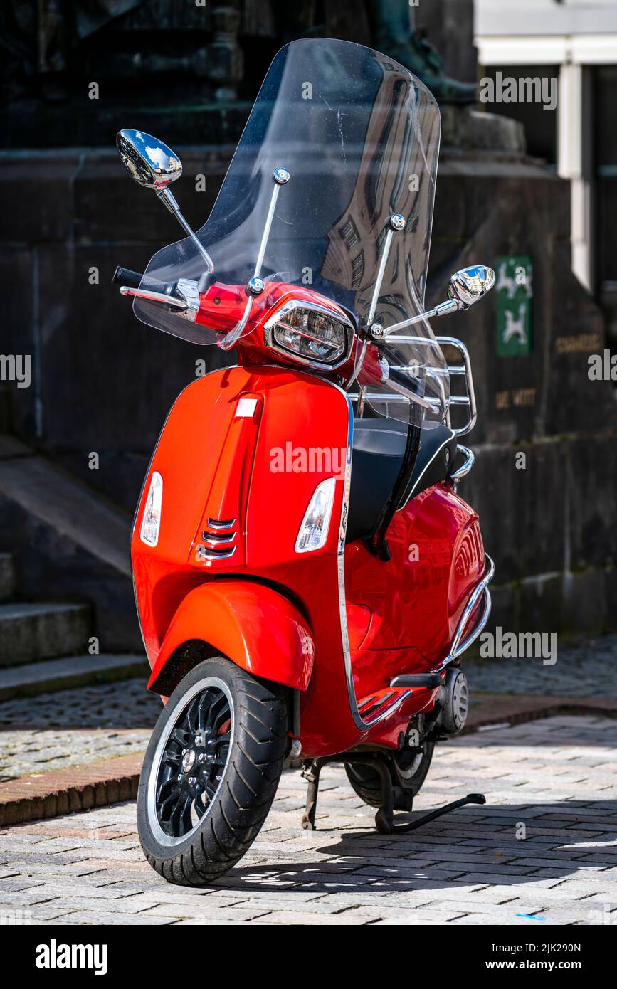 Scooter style hi-res stock photography and images - Alamy