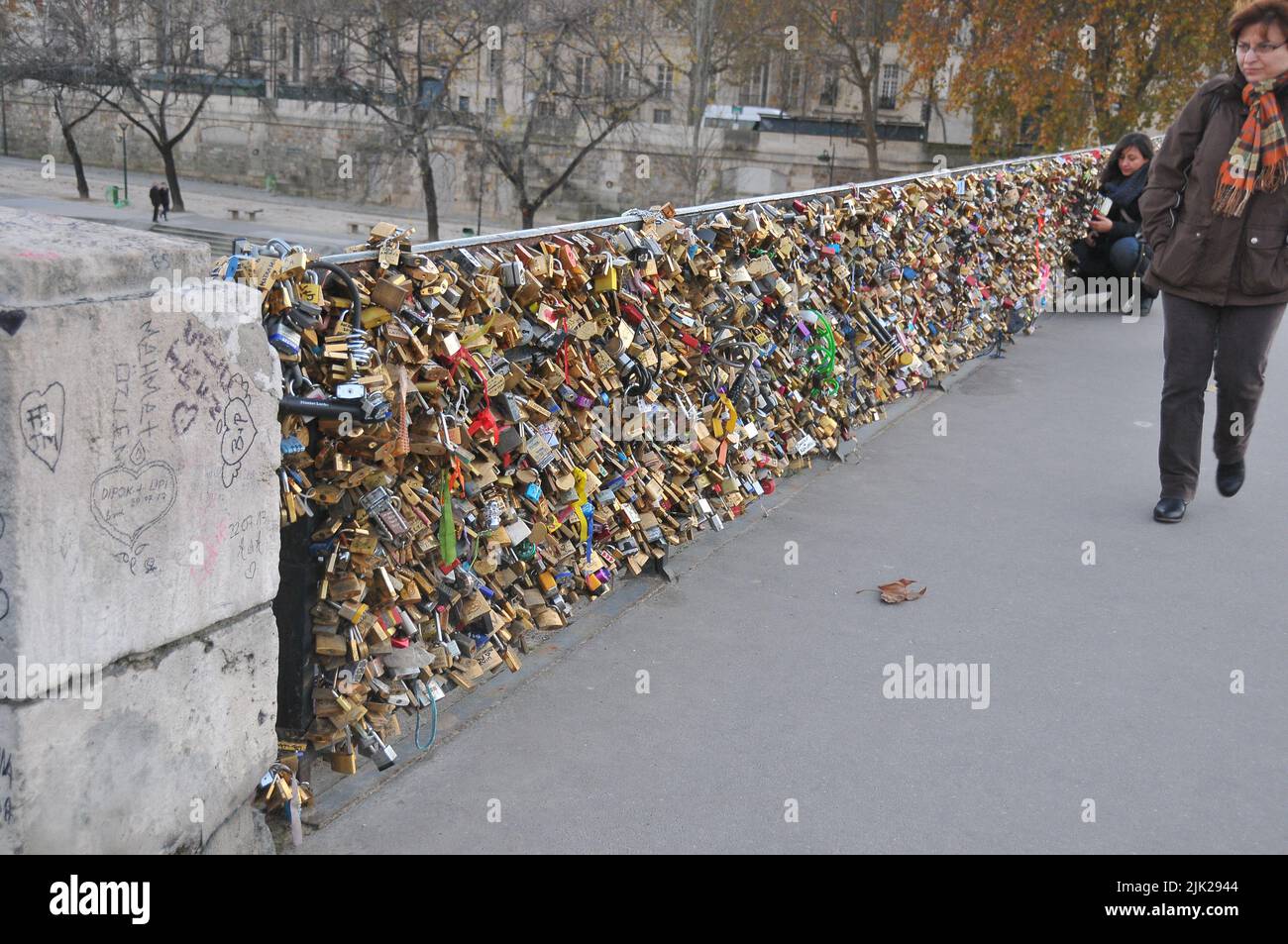Padlocks in the bridges of Paris Stock Photo Alamy