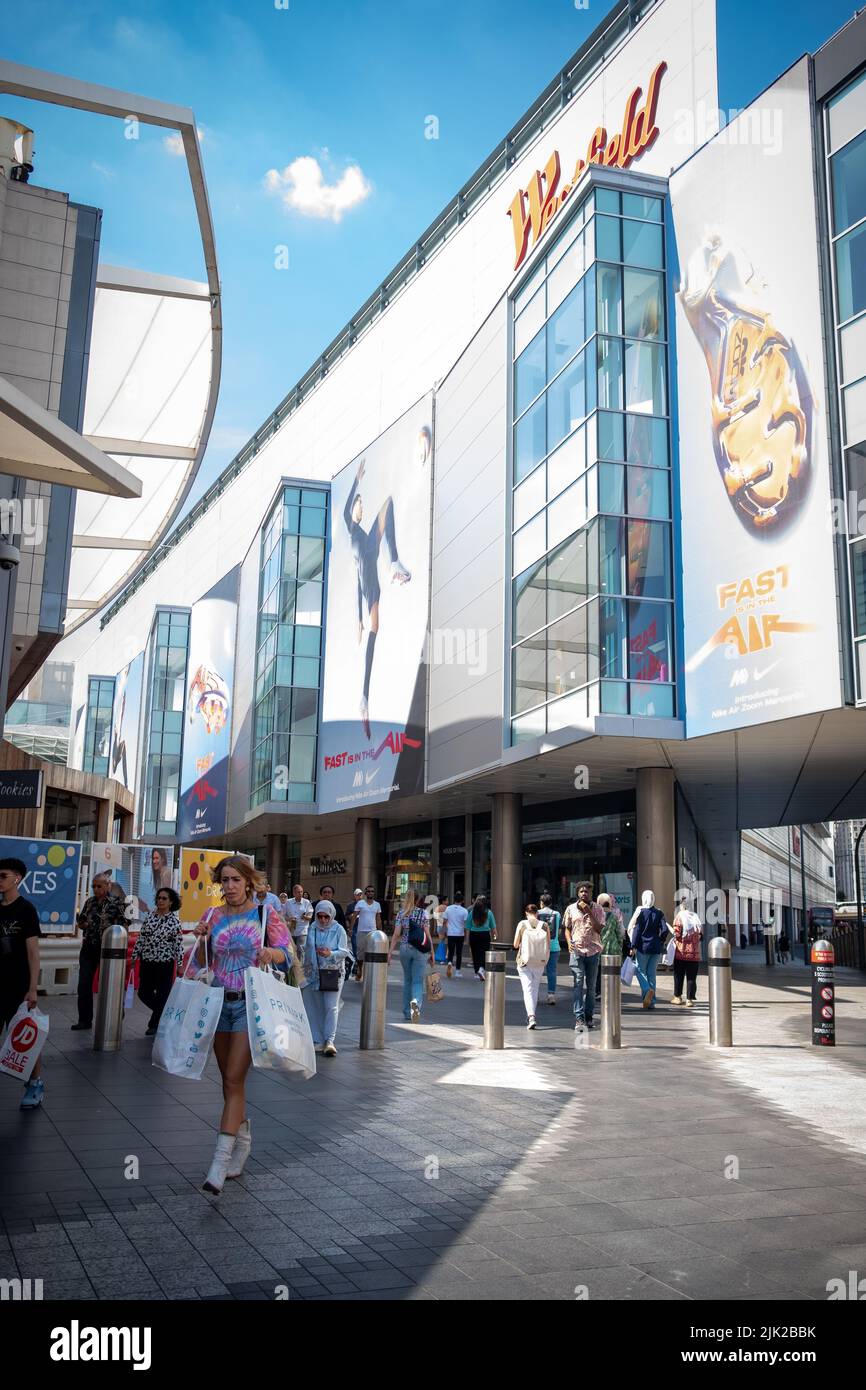 England, London, Shepherds Bush, Visitors outside the Westfield Shopping  Centre in Shepherds Bush, Stock Photo, Picture And Rights Managed Image.  Pic. LOP-RHER0695