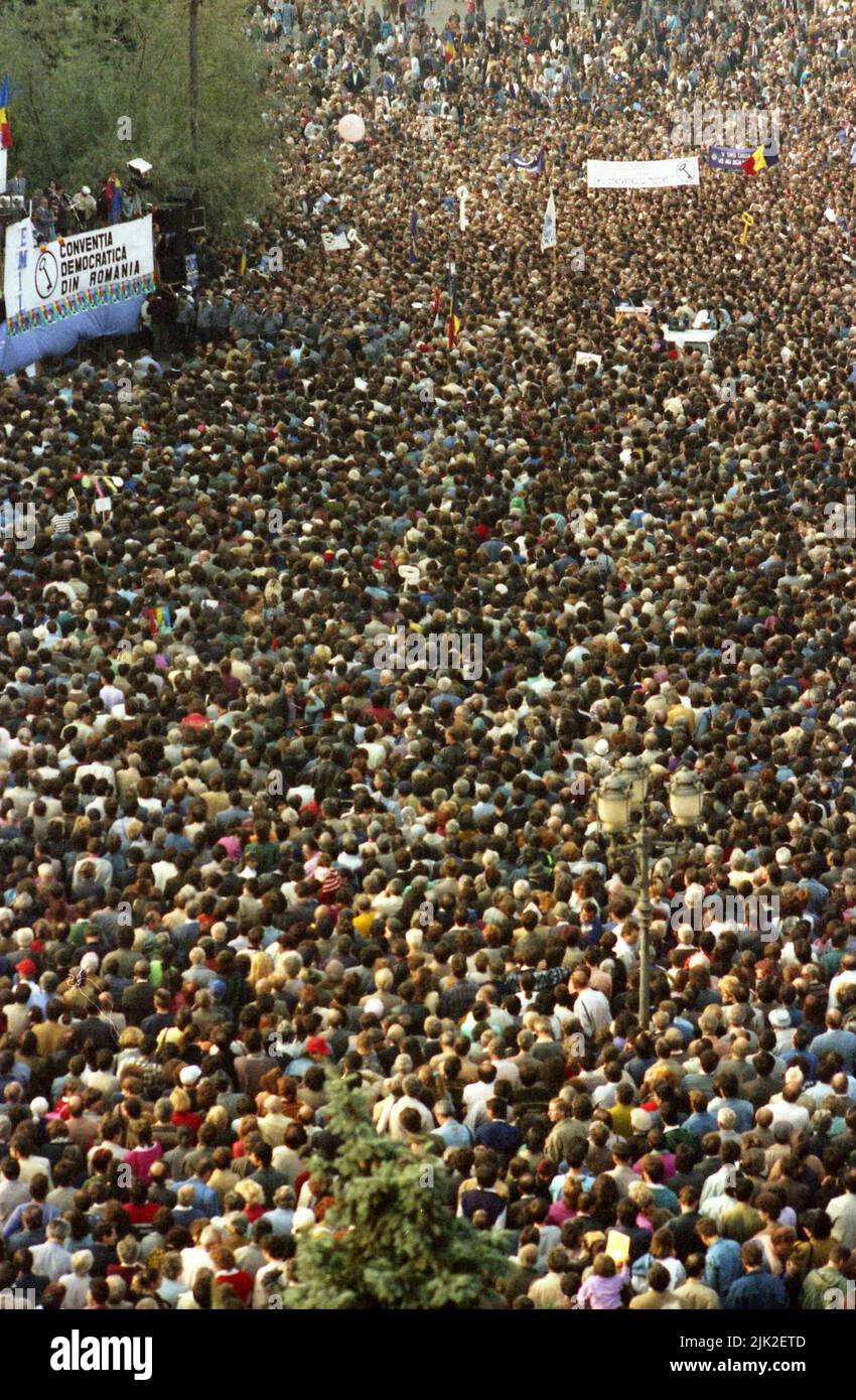 Bucharest, Romania, September 1992. Political rally organized by Romanian Democratic Convention (CDR) before the presidential elections of 1992. Huge crowd in the Revolution Square. Stock Photo