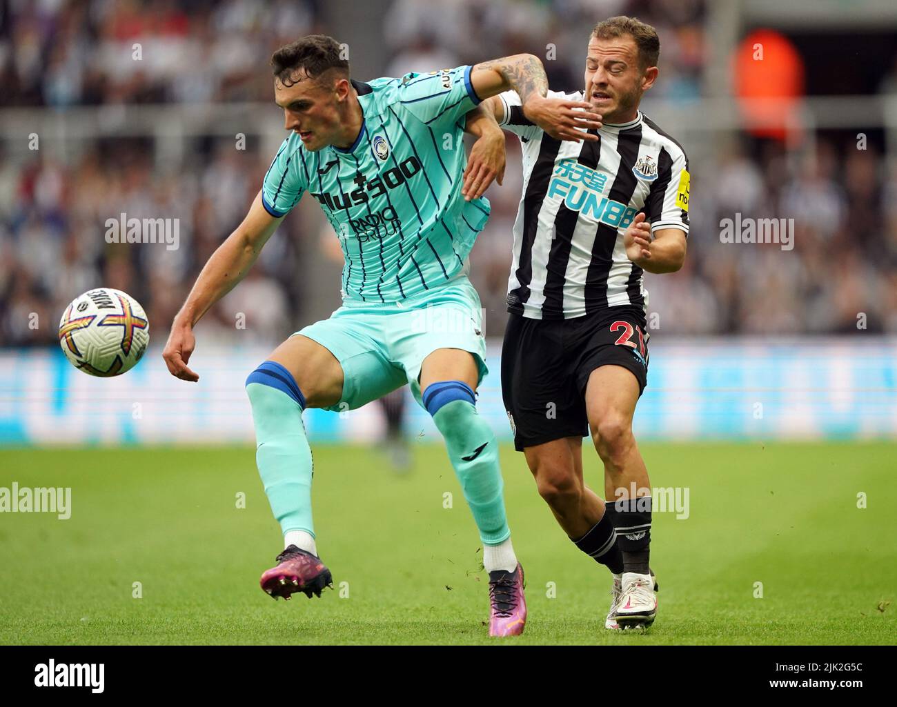 Newcastles's Ryan Fraser (right) and Atalanta's Nadir Zortea battle for the ball during a pre-season friendly match at St. James' Park, Newcastle. Picture date: Friday July 29, 2022. Stock Photo