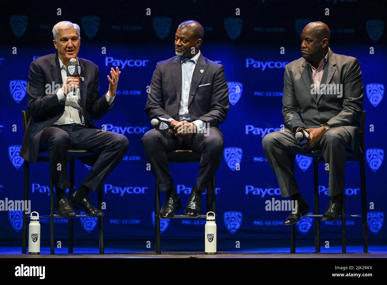 Pac-12 Commissioner George Kliavkoff (left), Pac-12 Senior Associate Commissioner Merton Hanks (center) and Stanford University Director of Athletics Stock Photo