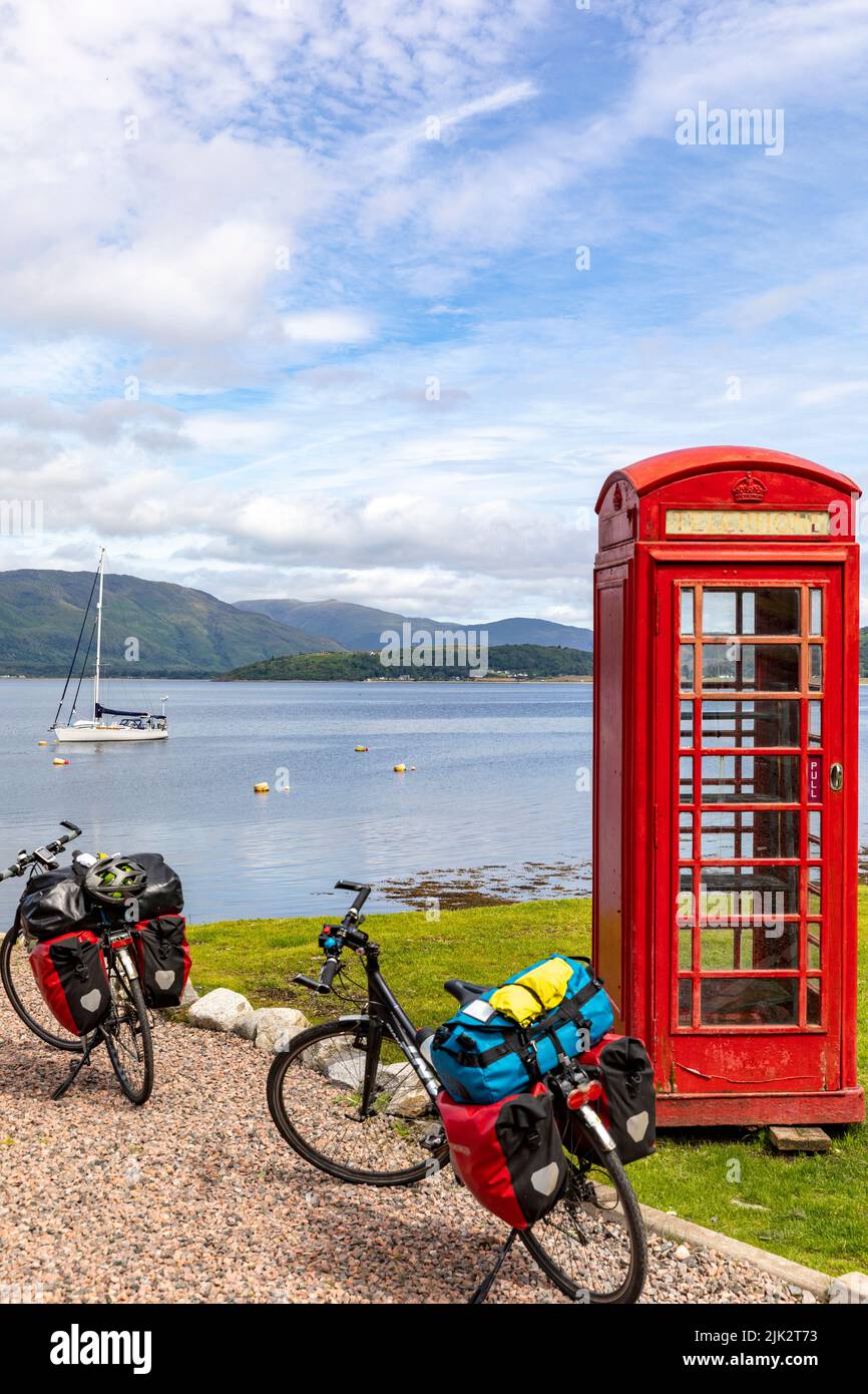 Scotland, Caledonia way and national cycle route 78, cyclists have stopped at Holly tree hotel for rest on Loch Linnhe, Glencoe,summer 2022 Stock Photo