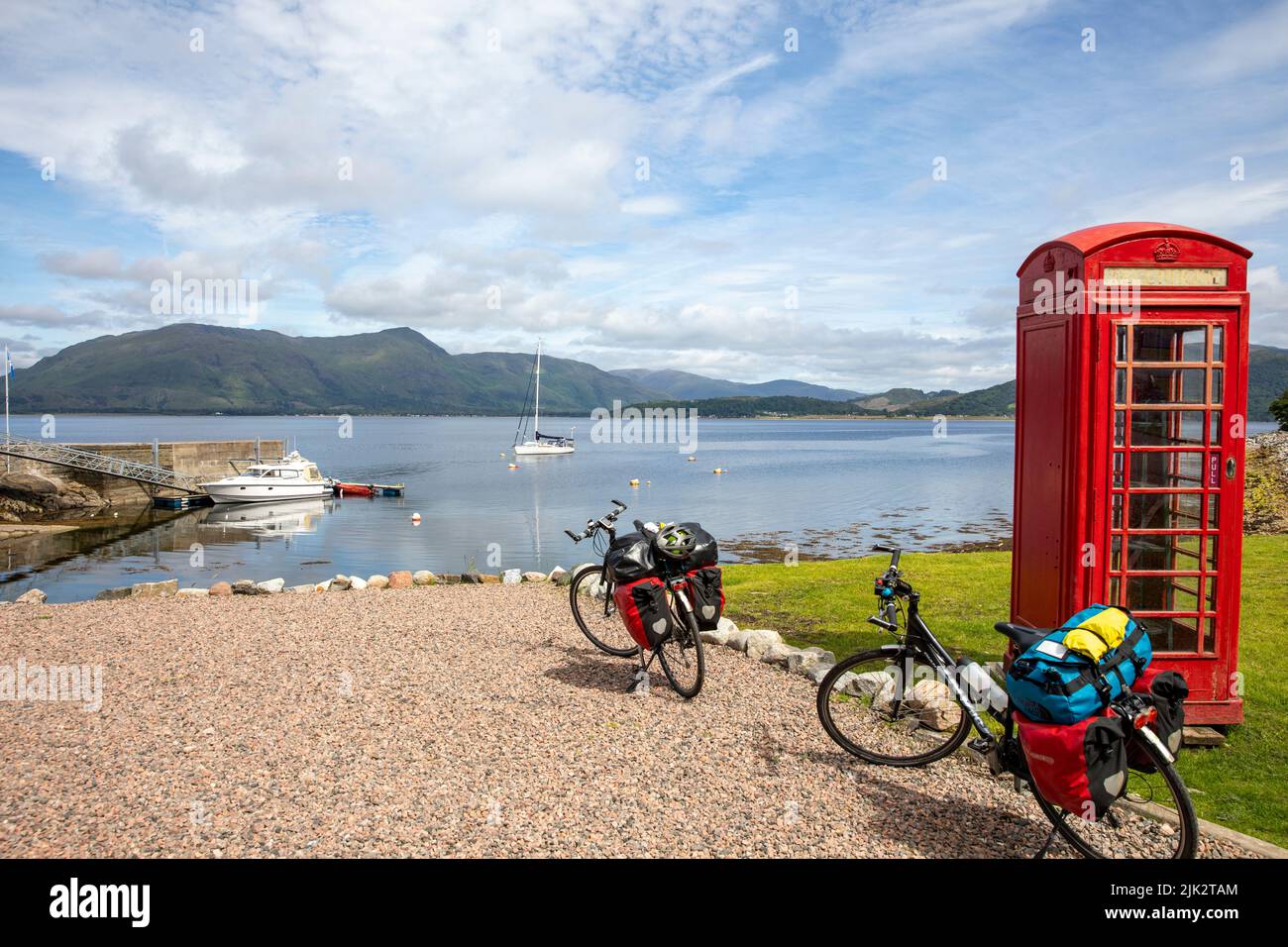 Scotland, Caledonia way and national cycle route 78, cyclists have stopped at Holly tree hotel for rest on Loch Linnhe, Glencoe,summer 2022 Stock Photo