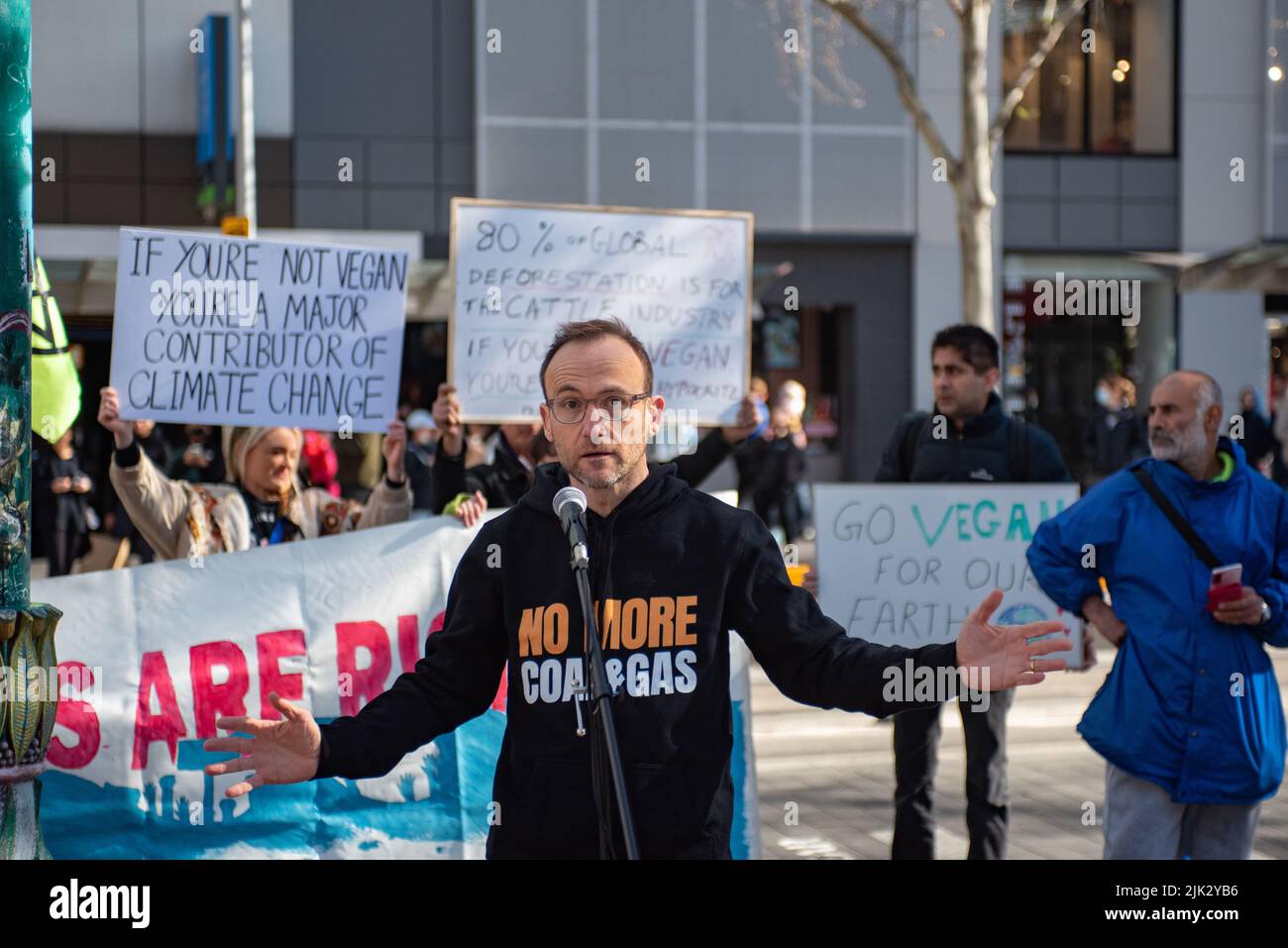 Melbourne, Australia. 30th July 2022. Greens MP for Melbourne Adam Bandt speaks at a rally against government inaction on climate change. Credit: Jay Kogler/Alamy Live News Stock Photo
