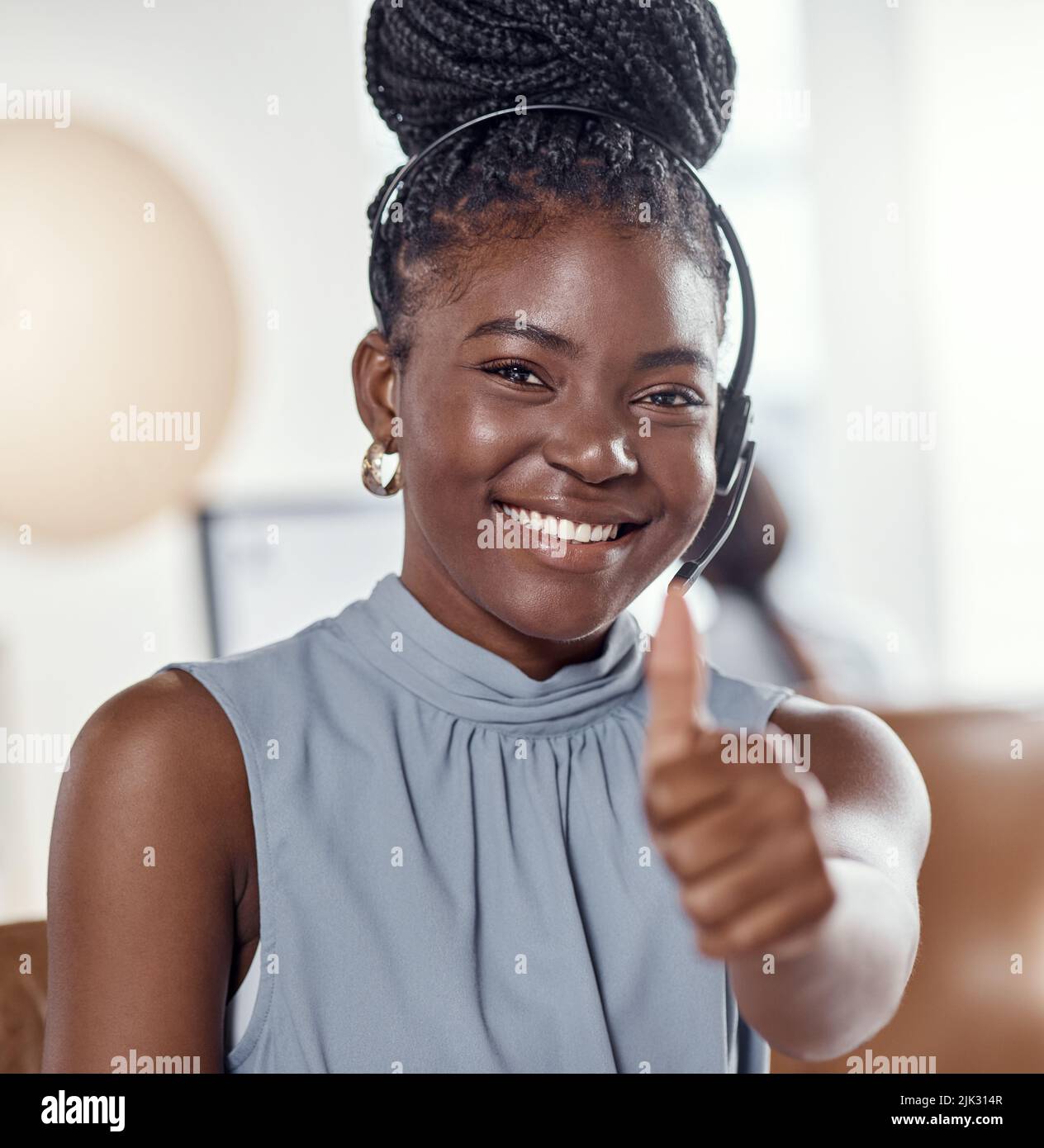 Thumbs up african woman headset hi-res stock photography and images - Alamy
