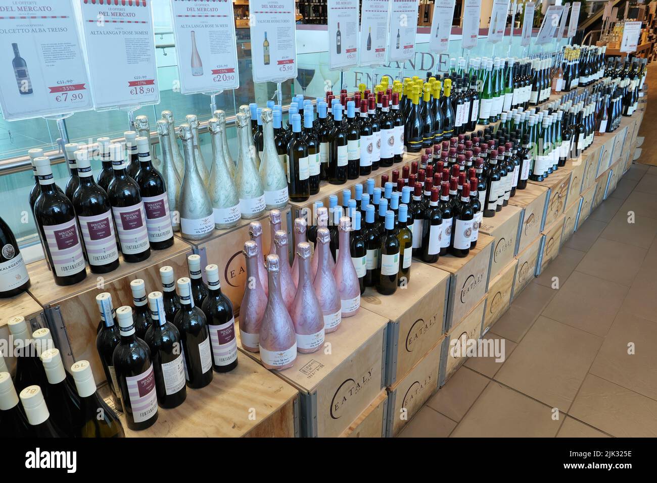 BOTTLES OF WINE IN LINE INSIDE THE EATALY FOOD STORE Stock Photo Alamy