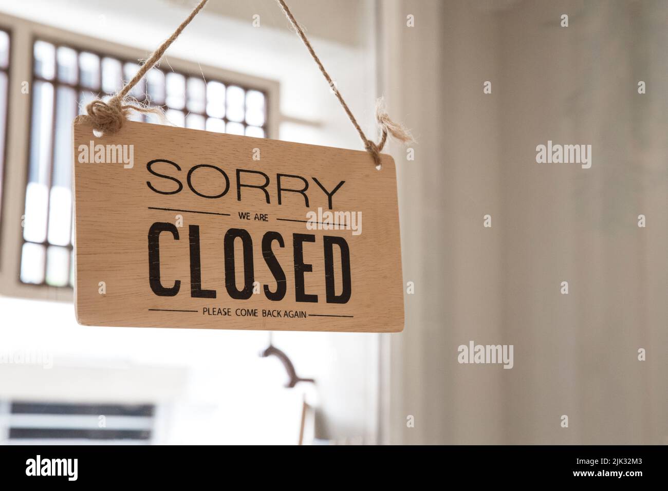 Close up of the sign board 'Closed' shop or cafe of the window at the door Stock Photo