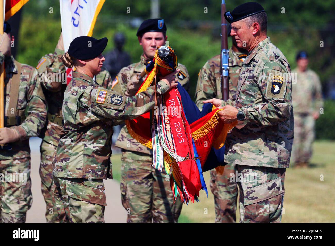 Fort Campbell, Kentucky, USA. 8th July, 2022. Command Sergeant Major Veronica Knapp, the 101st Airborne Division (Air Assault) senior enlisted adviser, left, and Maj. Gen. JP McGee, commanding general of the 101st Abn. Div. and Fort Campbell, case the unit colors July 5 during a ceremony at division headquarters. The ceremony officially marks the Screaming Eagles deployment to Europe to assure NATO allies and deter Russian aggression in the region and symbolizes the division's departure from Fort Campbell. Credit: U.S. Army/ZUMA Press Wire Service/ZUMAPRESS.com/Alamy Live News Stock Photo