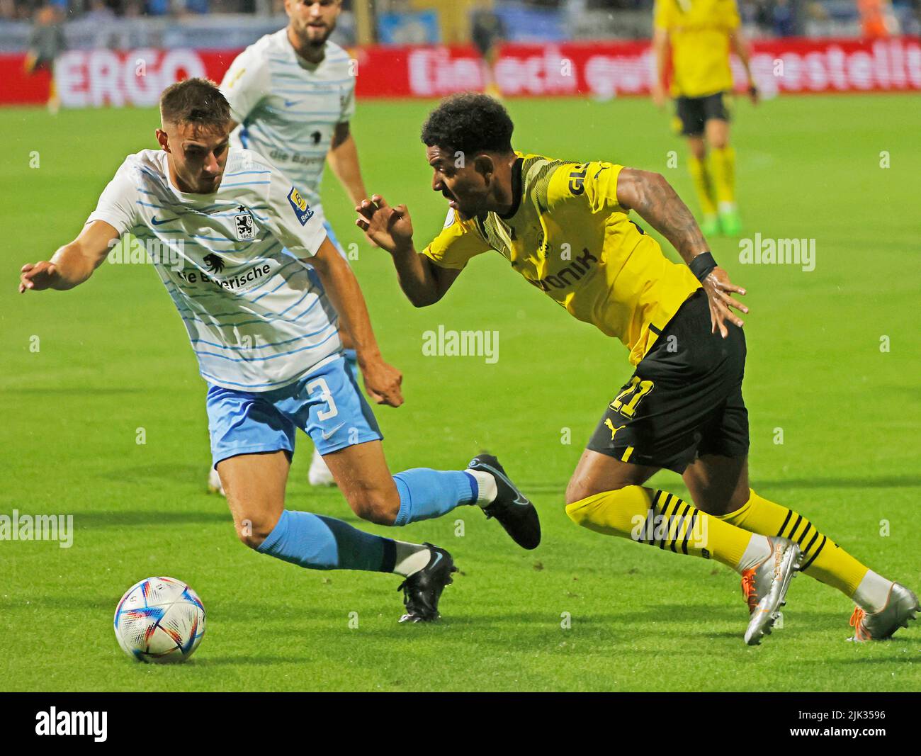 Josh Wolff of 1860 Munich leads the ball during the soccer friendly FC  Bayern Munich vs TSV 1860 Munich at Allianz-Arena in Munich, Germany, 26  January 2008. Photo: Daniel Karmann Stock Photo - Alamy