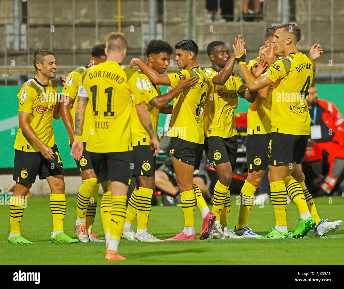 the player's of TSV 1860 Muenchen looks dejected after the 3. Liga News  Photo - Getty Images