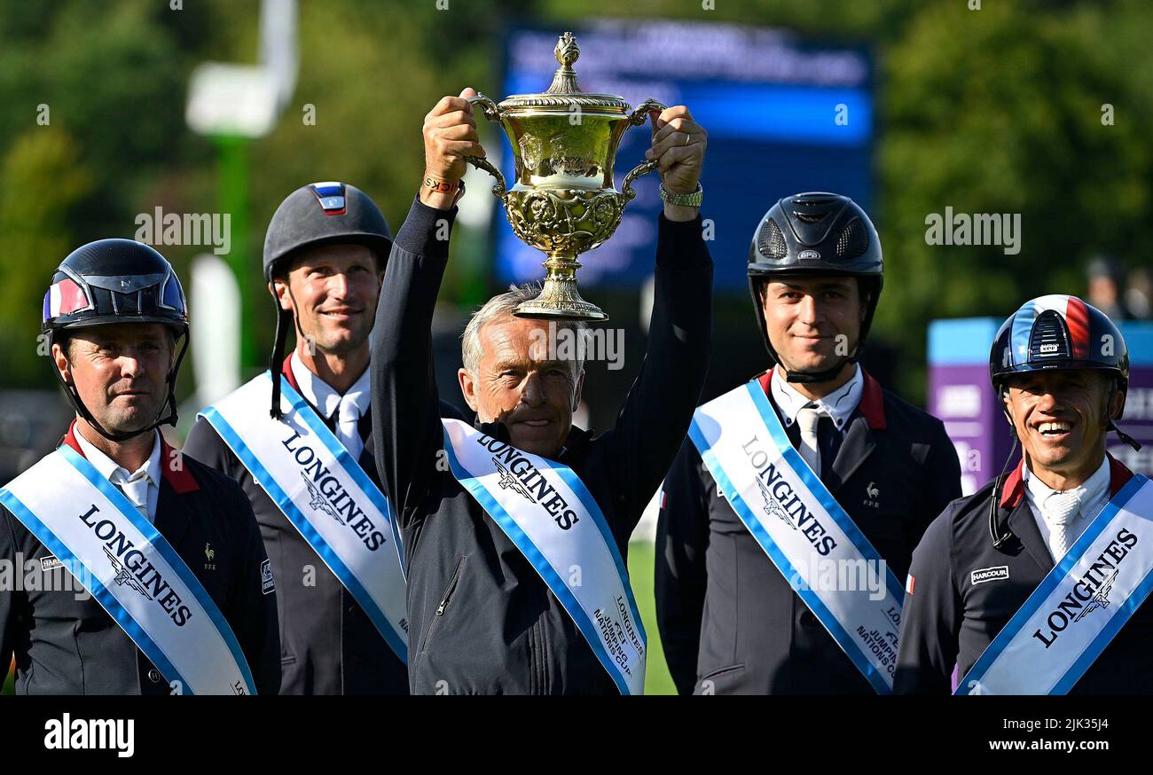 Hassocks, UK. 29th July, 2022. The Longines Royal International Horse show. Hickstead Showground. Hassocks. The winning team (France) with the Edward, Prince of Wales trophy. (l to r) Marc Dilasser, Kevin Staut, Henk Nooren (Chef Dequipe) holding trophy, Edward Levy and Olivier Robert. Longines FEI jumping nations cup of Great Britain. Credit: Sport In Pictures/Alamy Live News Stock Photo