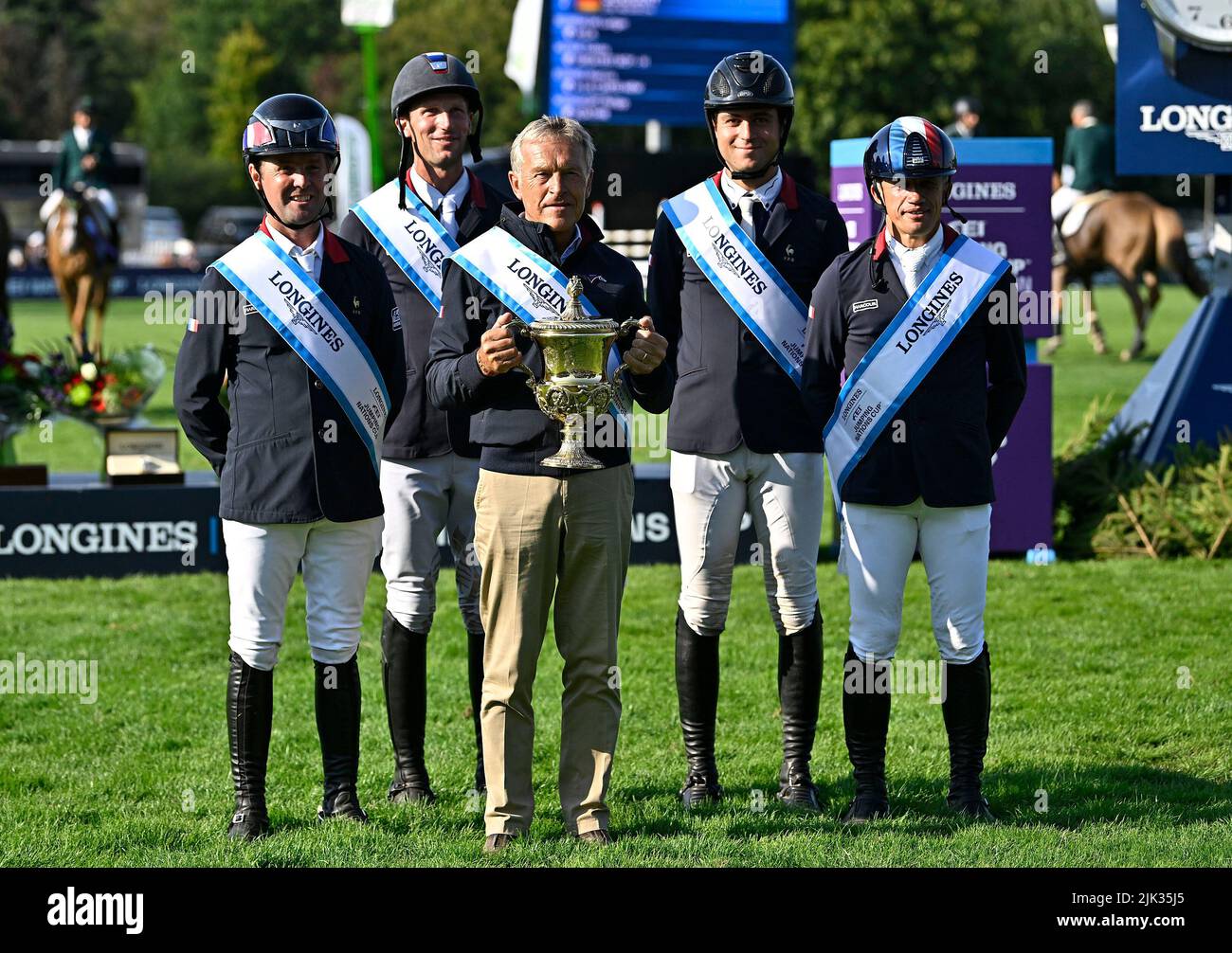 Hassocks, UK. 29th July, 2022. The Longines Royal International Horse show. Hickstead Showground. Hassocks. The winning team (France) with the Edward, Prince of Wales trophy. (l to r) Marc Dilasser, Kevin Staut, Henk Nooren (Chef Dequipe) holding trophy, Edward Levy and Olivier Robert. Longines FEI jumping nations cup of Great Britain. Credit: Sport In Pictures/Alamy Live News Stock Photo