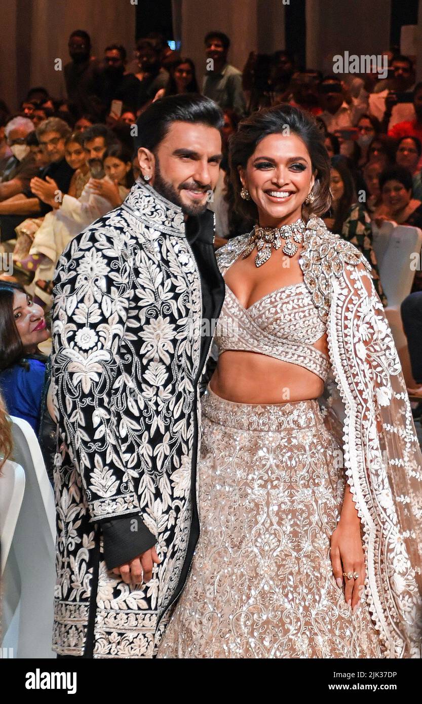 Deepika ranveer wedding hi-res stock photography and images - Alamy