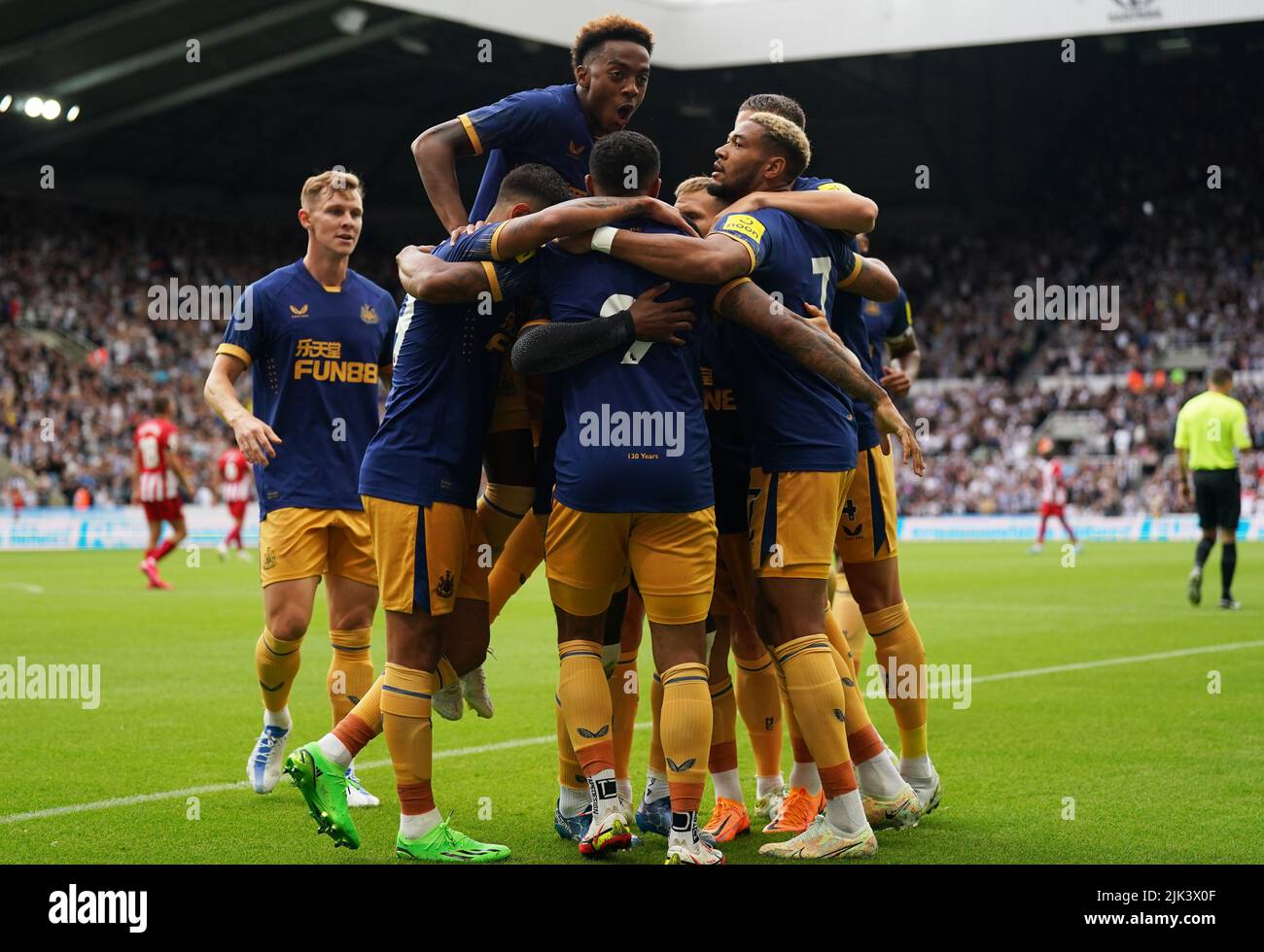 Newcastle's Callum Wilson (centre) celebrates scoring their side's first goal of the game with team-mates during the pre-season friendly match at St. James' Park, Newcastle upon Tyne. Picture date: Saturday July 30, 2022. Stock Photo