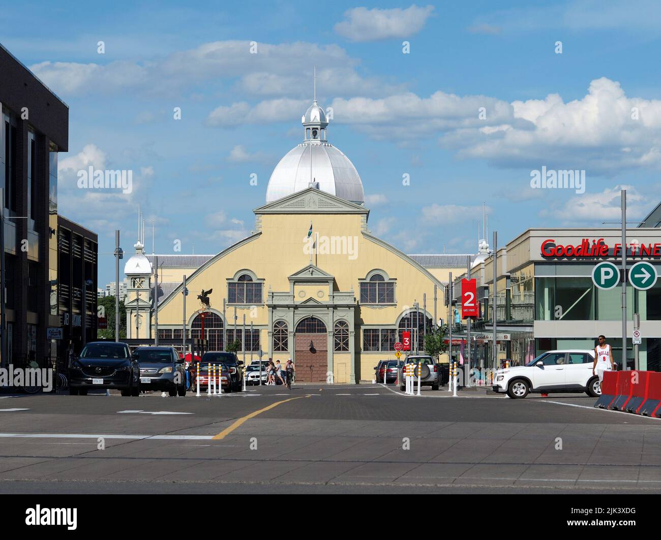 View from Bank Street up Exhibition Way with the Aberdeen Pavilion at the end. Ottawa, Ontario, Canada. Stock Photo