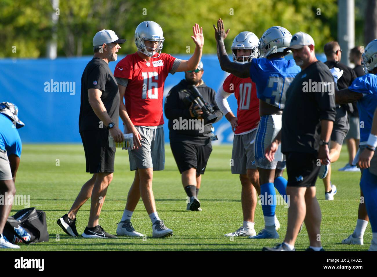 ALLEN PARK, MI - JULY 30: Detroit Lions RB Jamaal Williams (30) running  agility drills during Lions training camp on July 30, 2022 at Detroit Lions  Training Camp in Allen Park, MI (